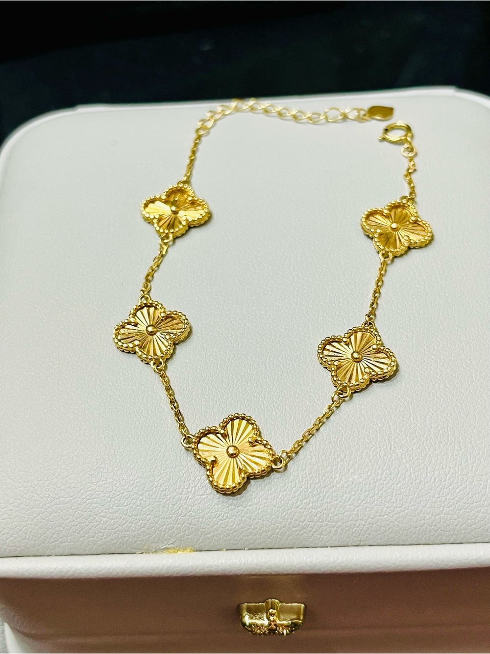 18k yellow Gold Floral Clover Link Bracelet